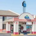 Days Inn & Suites by Wyndham Youngstown Girard Ohio