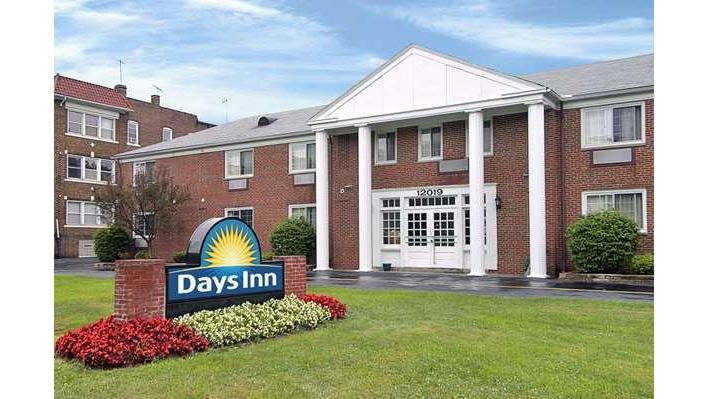 Days Inn by Wyndham Cleveland Lakewood in Cleveland, Ohio, United States