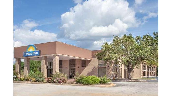 Days Inn by Wyndham Clinton - Presbyterian College in Clinton, South Carolina, United States