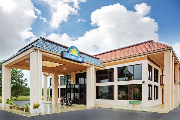 Days Inn by Wyndham Clinton in Clinton, North Carolina, United States