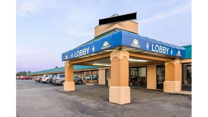 Days Inn by Wyndham Dickson in Dickson, Tennessee, United States