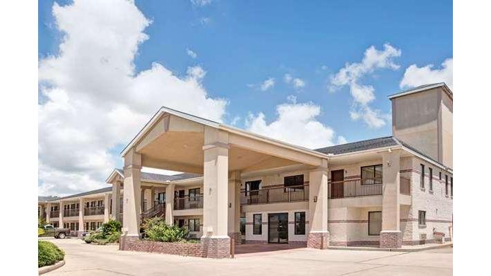 Days Inn by Wyndham El Campo in El Campo, Texas, United States