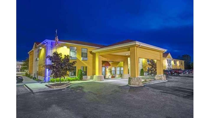 Days Inn by Wyndham Great Lakes N. Chicago in North Chicago, Illinois, United States