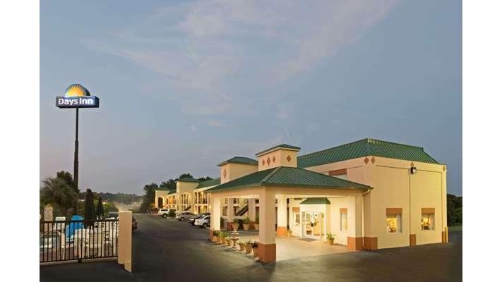 Days Inn by Wyndham Greenville in Greenville, Alabama, United States