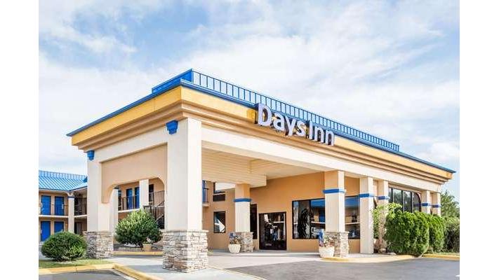 Days Inn by Wyndham Hendersonville in Hendersonville, North Carolina, United States