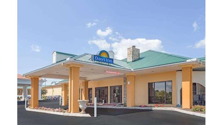 Days Inn by Wyndham Lenoir City in Lenoir City, Tennessee, United States