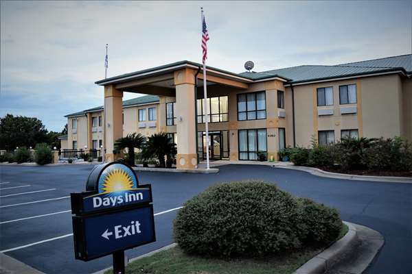 Days Inn by Wyndham Montgomery in Montgomery, Alabama, United States