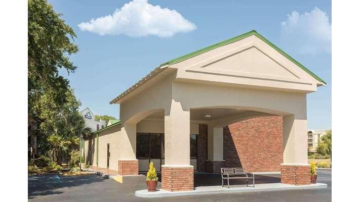 Days Inn by Wyndham Mt Pleasant-Charleston-Patriots Point in Mount Pleasant, South Carolina, United States