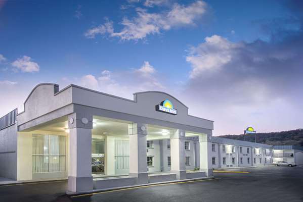 Days Inn by Wyndham Roanoke Near I-81 in Roanoke, Virginia, United States
