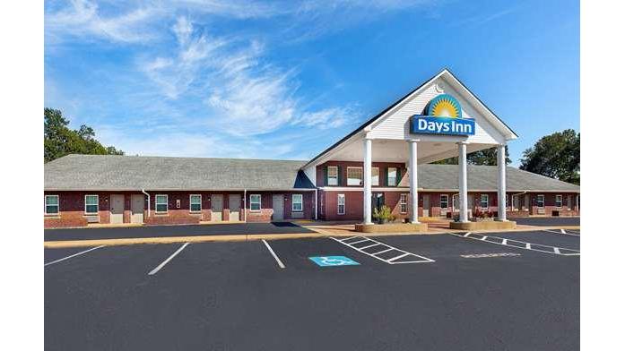 Days Inn by Wyndham Savannah in Savannah, Tennessee, United States