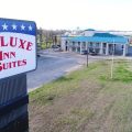 Deluxe Inn & Suites