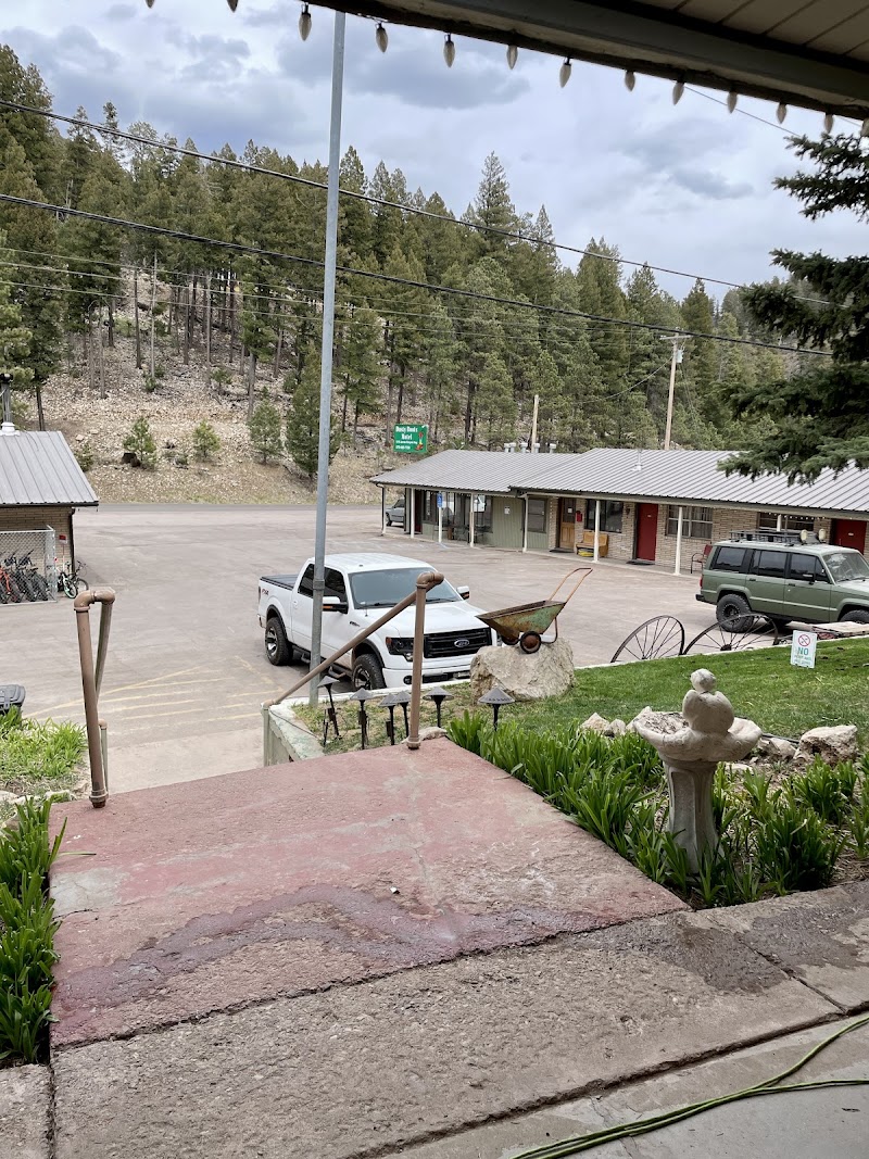 Dusty Boots Motel in Cloudcroft, NM, United States