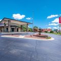 Econo Lodge Inn & Suites