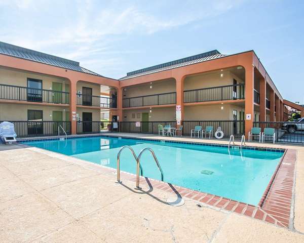Econo Lodge Inn & Suites in Jackson, Tennessee, United States