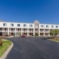 Econo Lodge Inn & Suites