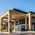 Econo Lodge Inn & Suites