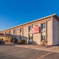 Econo Lodge Inn & Suites
