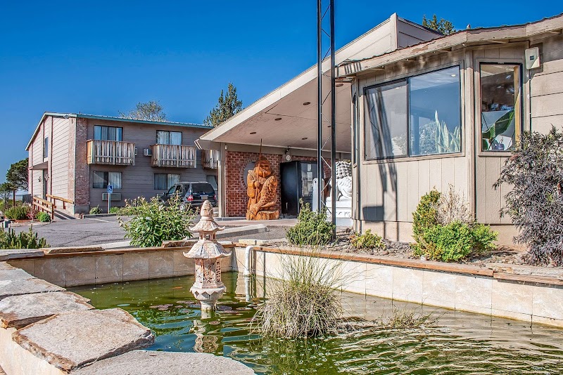 Econo Lodge Inn & Suites in Madras, Oregon, United States