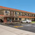 Econo Lodge Inn & Suites