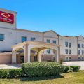 Econo Lodge Inn & Suites