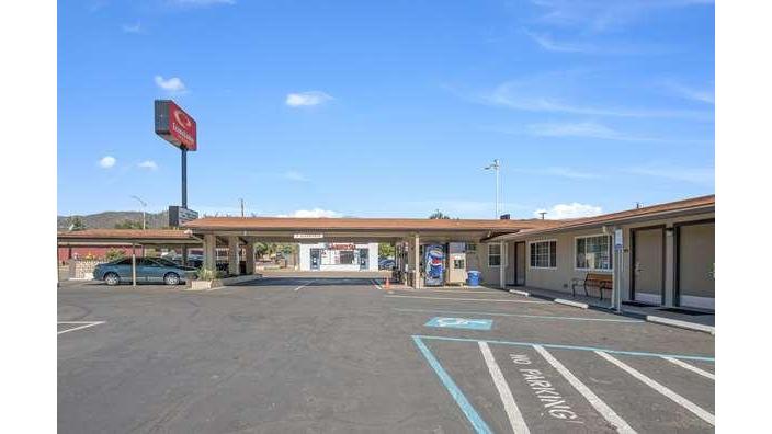 Econo Lodge Inn & Suites Central in Medford, Oregon, United States