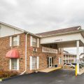 Econo Lodge Inn & Suites Lake of the Ozarks