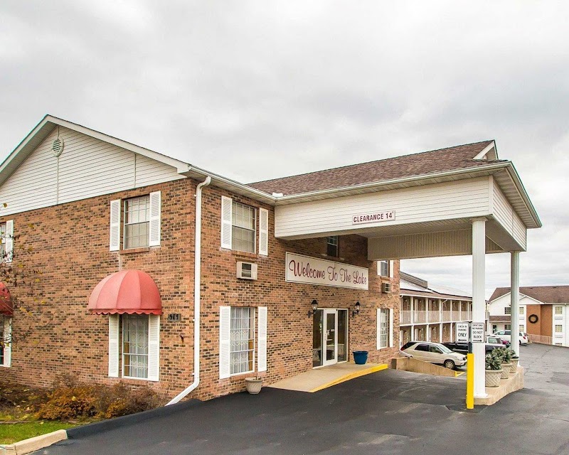 Econo Lodge Inn & Suites Lake of the Ozarks in Osage Beach, Missouri, United States