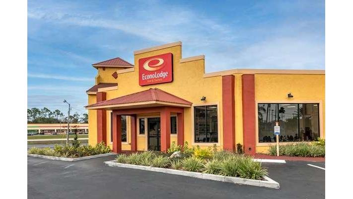 Econo Lodge Inn & Suites Maingate Central in Kissimmee, Florida, United States