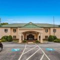 Econo Lodge Inn & Suites Marietta
