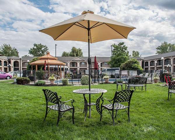 Econo Lodge at the Falls North in Niagara Falls, New York, United States