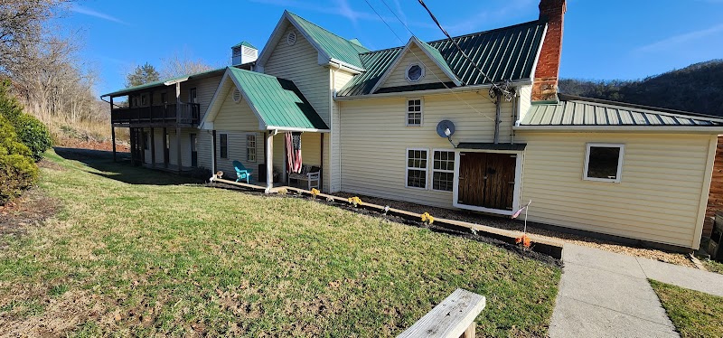 Falling Spring Inn in Covington, Virginia, United States