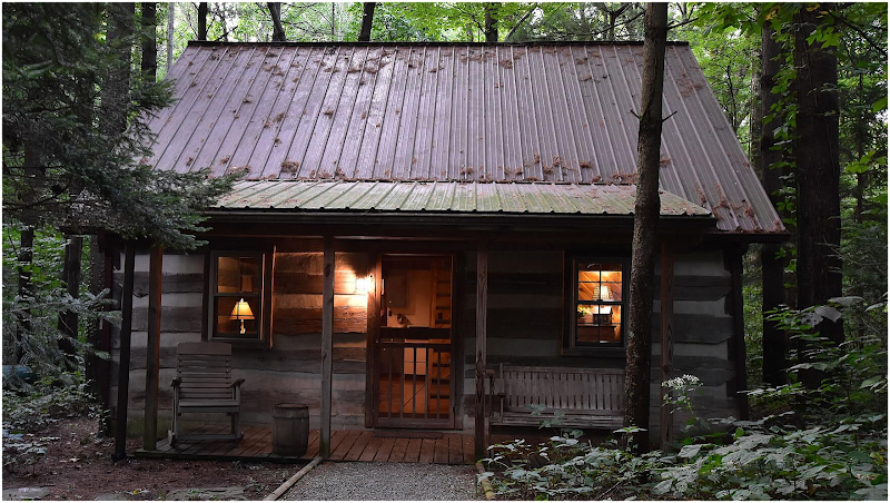 Hocking Hills Frontier Log Cabins in Logan, Ohio, United States