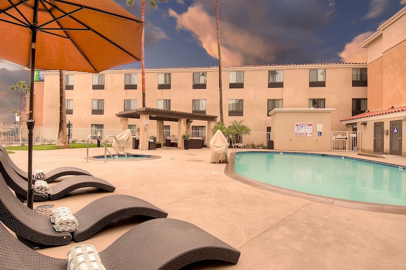 Holiday Inn Express & Suites Carlsbad Beach, an IHG Hotel in Carlsbad, California, United States