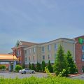 Holiday Inn Express & Suites Farmington
