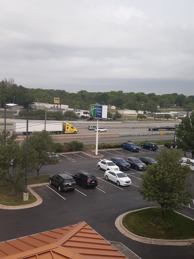Holiday Inn Express & Suites Kansas City - Grandview in Grandview, Missouri, United States