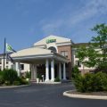 Holiday Inn Express & Suites Kent – University Area