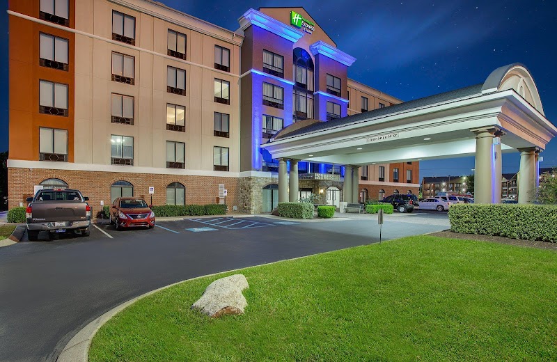 Holiday Inn Express & Suites Lebanon in Lebanon, Tennessee, United States