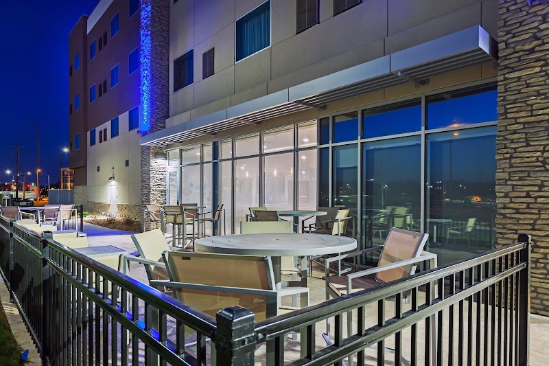 Holiday Inn Express & Suites Lenexa - Overland Park Area in Lenexa, Kansas, United States