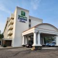 Holiday Inn Express & Suites Milford