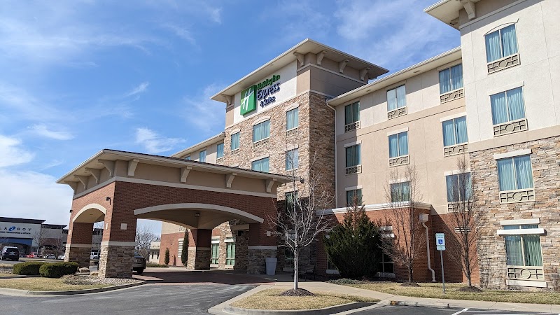 Holiday Inn Express & Suites Overland Park in Overland Park, Kansas, United States
