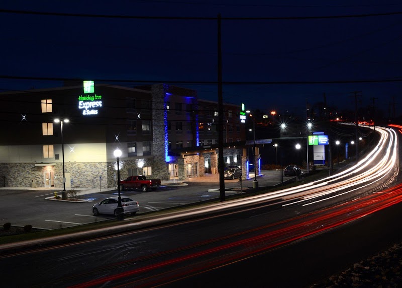 Holiday Inn Express & Suites Pittsburgh - Monroeville in Monroeville, Pennsylvania, United States