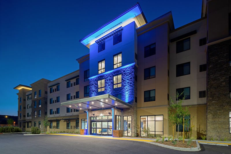 Holiday Inn Express & Suites Santa Clarita in Santa Clarita, California, United States