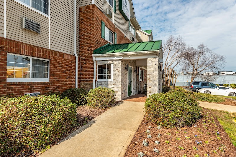 HomeTowne Studios & Suites by Red Roof Charlotte - Concord in Concord, North Carolina, United States