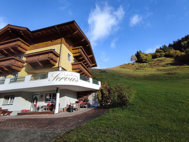 Hotel Garni Landhaus Servus in Velden am Worthersee, Austria