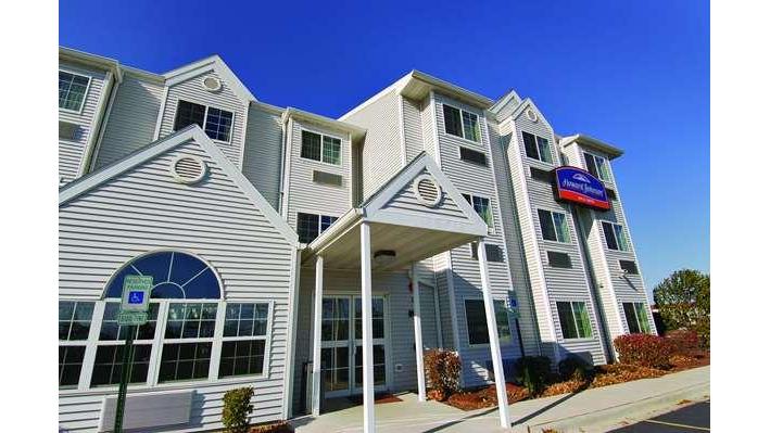 Howard Johnson Hotel & Suites by Wyndham Elk Grove Village in Elk Grove Village, Illinois, United States