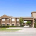 Howard Johnson by Wyndham Grand Prairie Near Lone Star Park