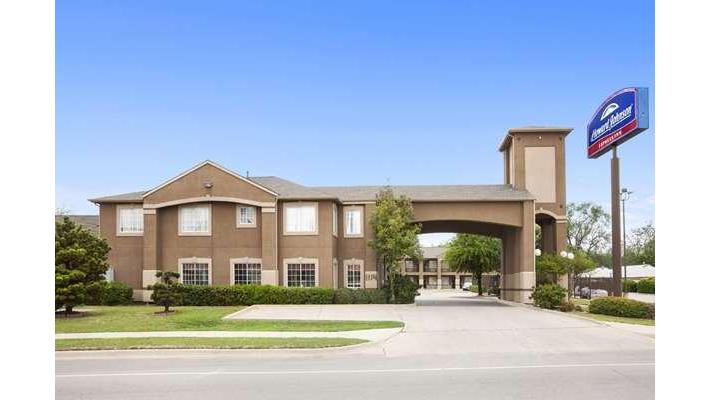 Howard Johnson by Wyndham Grand Prairie Near Lone Star Park in Grand Prairie, Texas, United States