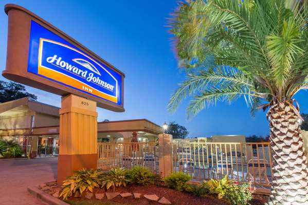 Howard Johnson by Wyndham Historic Lake Charles in Lake Charles, Louisiana, United States