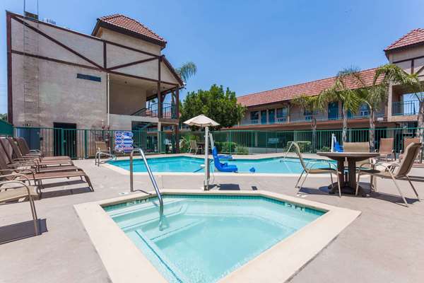 Howard Johnson by Wyndham Norco in Corona, California, United States