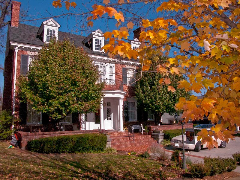 King George Inn in Roanoke, Virginia, United States